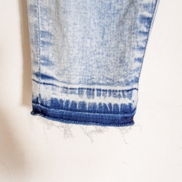 Frame Le High Skinny Crop in Pali Wash - Picture 8 of 14